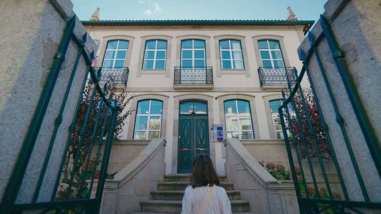 Fachada da International House Viseu, na Rua dos Casimiros